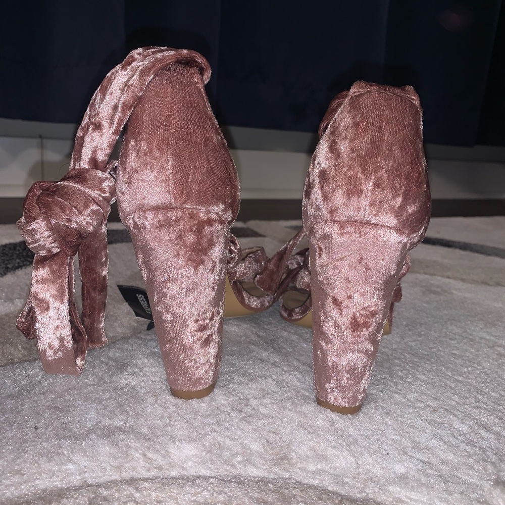 Express crushed velvet strappy heel mauve size 6 - Picture 3 of 7